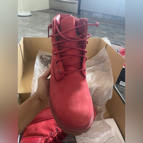 Red Timberlands - Picture 2 of 4